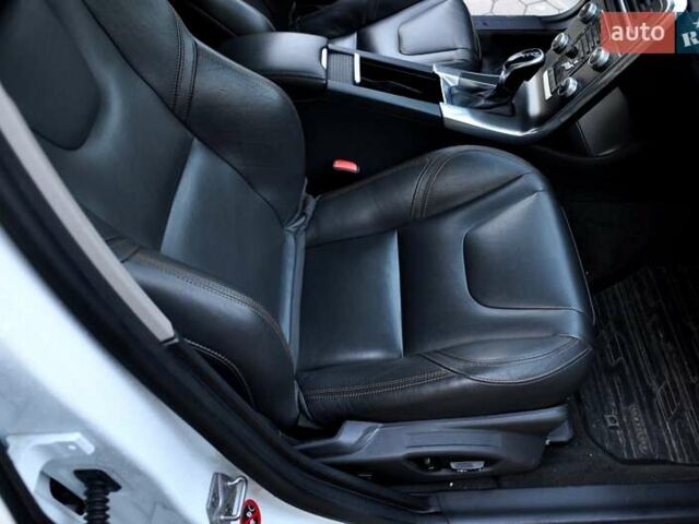 Білий Вольво V60 Cross Country, об'ємом двигуна 2.5 л та пробігом 161 тис. км за 14500 $, фото 27 на Automoto.ua