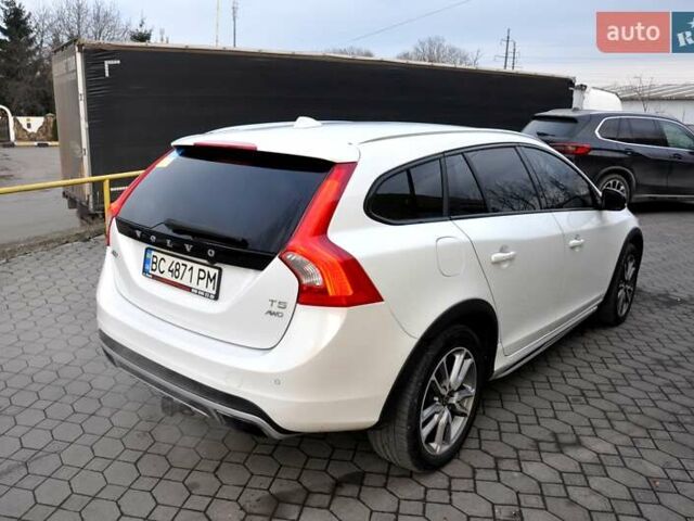 Білий Вольво V60 Cross Country, об'ємом двигуна 2.5 л та пробігом 161 тис. км за 14500 $, фото 6 на Automoto.ua