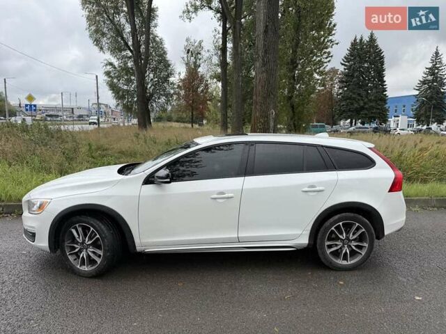 Белый Вольво V60 Cross Country, объемом двигателя 2.5 л и пробегом 161 тыс. км за 14500 $, фото 4 на Automoto.ua