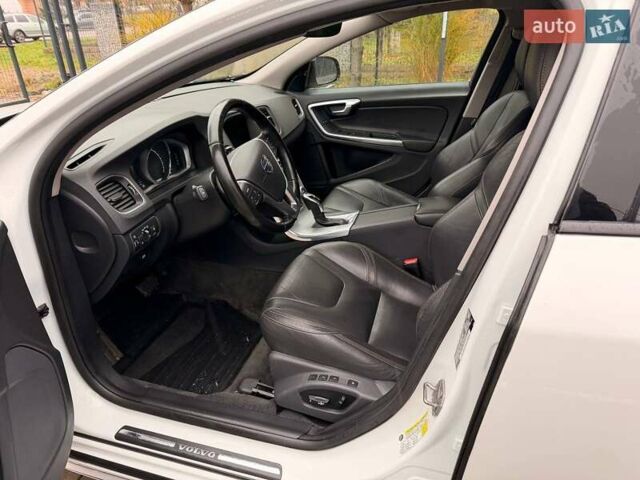 Белый Вольво V60 Cross Country, объемом двигателя 2 л и пробегом 144 тыс. км за 18500 $, фото 7 на Automoto.ua