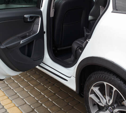 Белый Вольво V60 Cross Country, объемом двигателя 2.5 л и пробегом 144 тыс. км за 16400 $, фото 11 на Automoto.ua