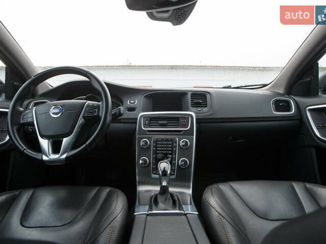 Белый Вольво V60 Cross Country, объемом двигателя 2.5 л и пробегом 144 тыс. км за 16400 $, фото 14 на Automoto.ua