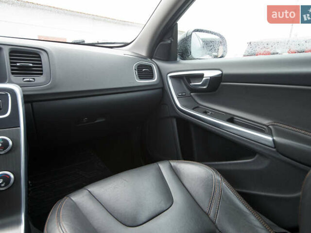 Белый Вольво V60 Cross Country, объемом двигателя 2.5 л и пробегом 144 тыс. км за 16400 $, фото 16 на Automoto.ua