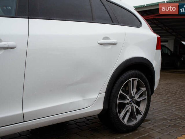 Белый Вольво V60 Cross Country, объемом двигателя 2.5 л и пробегом 144 тыс. км за 16400 $, фото 8 на Automoto.ua