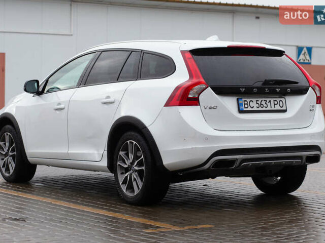 Белый Вольво V60 Cross Country, объемом двигателя 2.5 л и пробегом 144 тыс. км за 16400 $, фото 4 на Automoto.ua