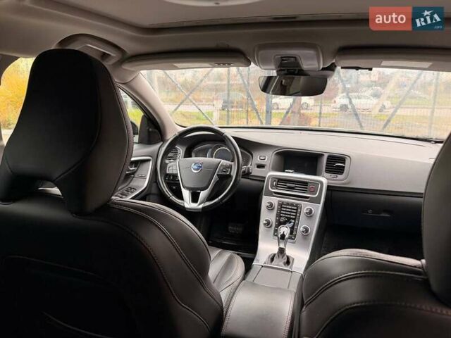 Белый Вольво V60 Cross Country, объемом двигателя 2 л и пробегом 144 тыс. км за 18500 $, фото 9 на Automoto.ua
