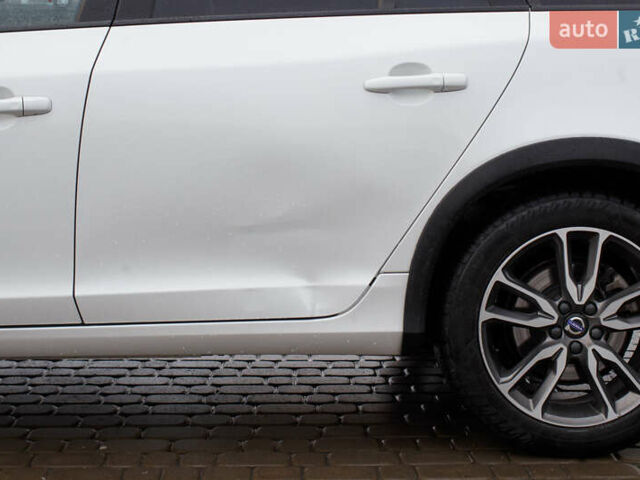 Белый Вольво V60 Cross Country, объемом двигателя 2.5 л и пробегом 144 тыс. км за 16400 $, фото 9 на Automoto.ua
