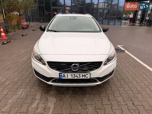 Белый Вольво V60 Cross Country, объемом двигателя 2 л и пробегом 144 тыс. км за 18500 $, фото 4 на Automoto.ua