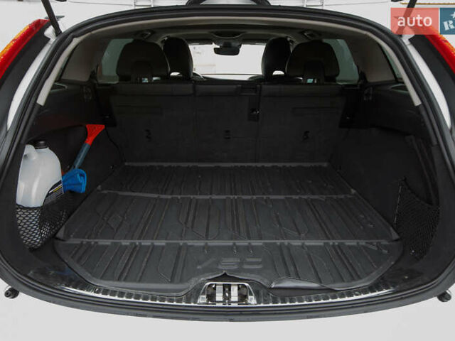 Белый Вольво V60 Cross Country, объемом двигателя 2.5 л и пробегом 144 тыс. км за 16400 $, фото 17 на Automoto.ua