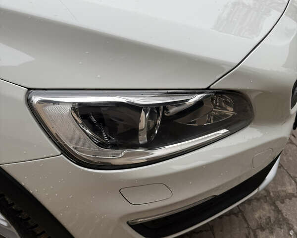 Белый Вольво V60 Cross Country, объемом двигателя 2.4 л и пробегом 54 тыс. км за 22500 $, фото 11 на Automoto.ua