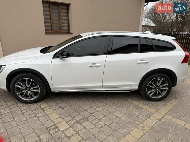 Белый Вольво V60 Cross Country, объемом двигателя 2.4 л и пробегом 54 тыс. км за 22500 $, фото 14 на Automoto.ua