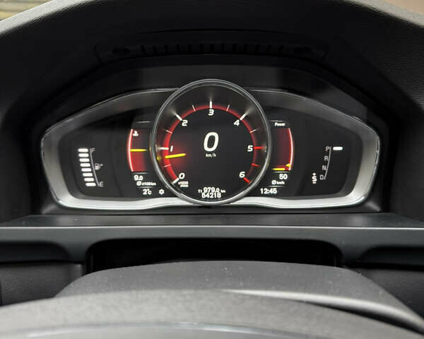 Белый Вольво V60 Cross Country, объемом двигателя 2.4 л и пробегом 54 тыс. км за 22500 $, фото 24 на Automoto.ua