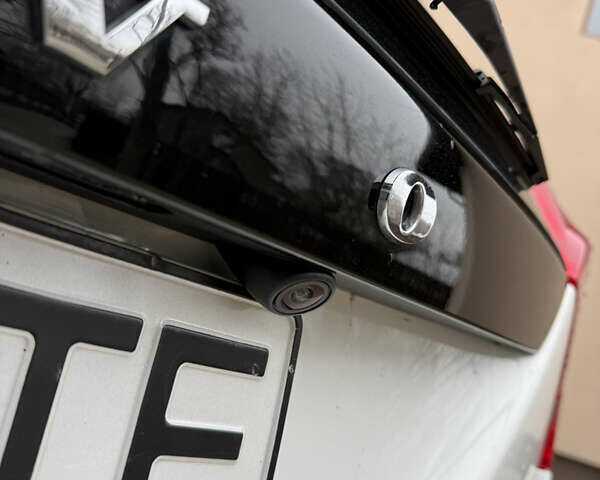 Белый Вольво V60 Cross Country, объемом двигателя 2.4 л и пробегом 54 тыс. км за 22500 $, фото 6 на Automoto.ua