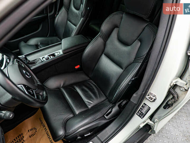 Белый Вольво V60 Cross Country, объемом двигателя 2 л и пробегом 199 тыс. км за 27439 $, фото 9 на Automoto.ua