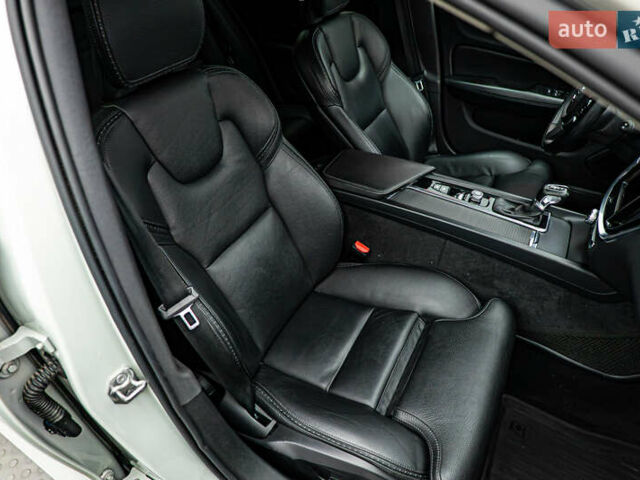 Белый Вольво V60 Cross Country, объемом двигателя 2 л и пробегом 199 тыс. км за 27439 $, фото 17 на Automoto.ua