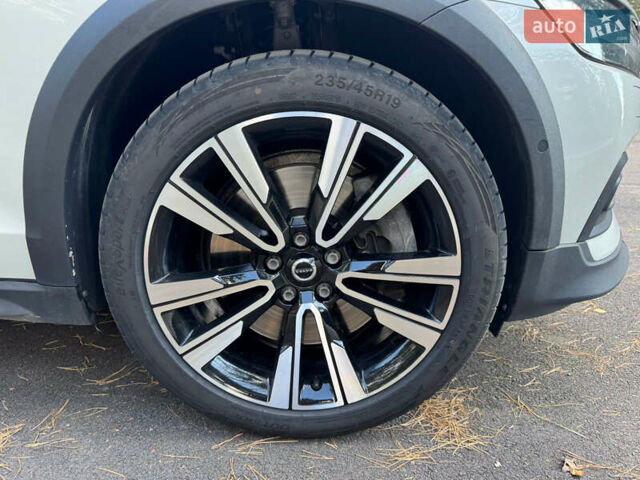 Білий Вольво V60 Cross Country, об'ємом двигуна 2 л та пробігом 196 тис. км за 25000 $, фото 8 на Automoto.ua