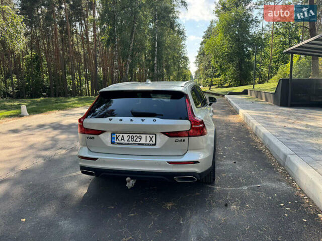 Білий Вольво V60 Cross Country, об'ємом двигуна 2 л та пробігом 196 тис. км за 25000 $, фото 31 на Automoto.ua
