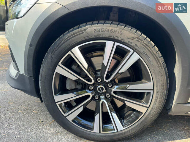 Білий Вольво V60 Cross Country, об'ємом двигуна 2 л та пробігом 196 тис. км за 26500 $, фото 24 на Automoto.ua