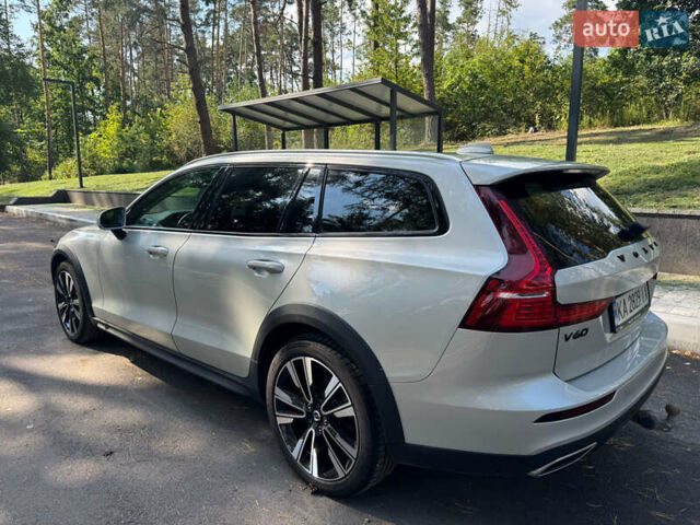 Білий Вольво V60 Cross Country, об'ємом двигуна 2 л та пробігом 196 тис. км за 25000 $, фото 25 на Automoto.ua