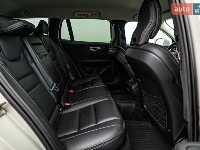 Белый Вольво V60 Cross Country, объемом двигателя 2 л и пробегом 199 тыс. км за 27439 $, фото 18 на Automoto.ua