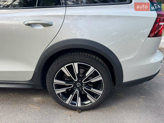 Білий Вольво V60 Cross Country, об'ємом двигуна 2 л та пробігом 196 тис. км за 25000 $, фото 5 на Automoto.ua