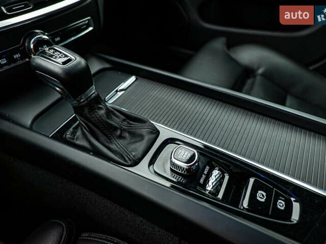 Белый Вольво V60 Cross Country, объемом двигателя 2 л и пробегом 199 тыс. км за 27439 $, фото 16 на Automoto.ua