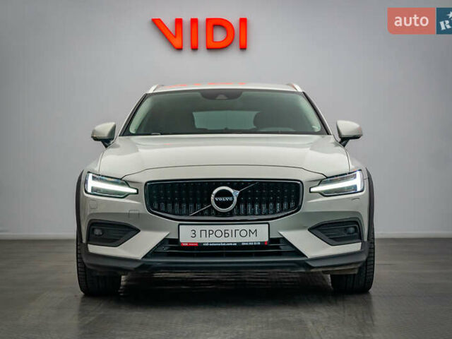 Белый Вольво V60 Cross Country, объемом двигателя 2 л и пробегом 199 тыс. км за 27439 $, фото 4 на Automoto.ua