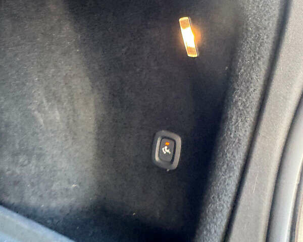 Білий Вольво V60 Cross Country, об'ємом двигуна 2 л та пробігом 196 тис. км за 26500 $, фото 32 на Automoto.ua