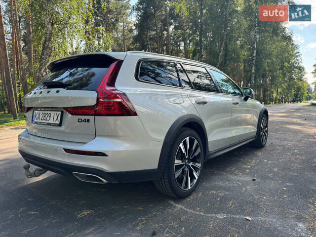 Білий Вольво V60 Cross Country, об'ємом двигуна 2 л та пробігом 196 тис. км за 26500 $, фото 30 на Automoto.ua