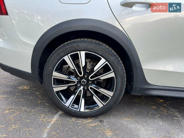 Білий Вольво V60 Cross Country, об'ємом двигуна 2 л та пробігом 196 тис. км за 26500 $, фото 7 на Automoto.ua