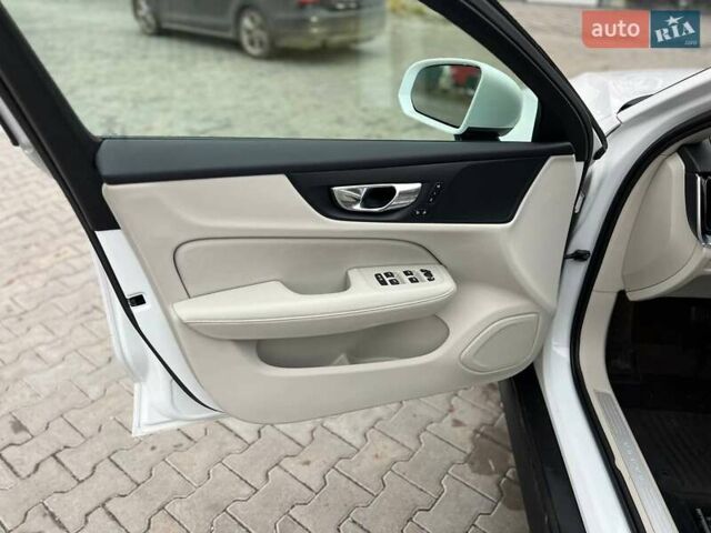 Білий Вольво V60 Cross Country, об'ємом двигуна 1.97 л та пробігом 37 тис. км за 33500 $, фото 24 на Automoto.ua