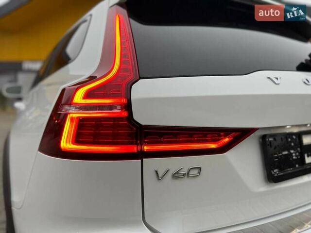 Білий Вольво V60 Cross Country, об'ємом двигуна 1.97 л та пробігом 37 тис. км за 33500 $, фото 27 на Automoto.ua