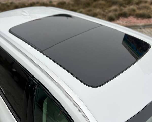 Білий Вольво V60 Cross Country, об'ємом двигуна 1.97 л та пробігом 37 тис. км за 33500 $, фото 7 на Automoto.ua