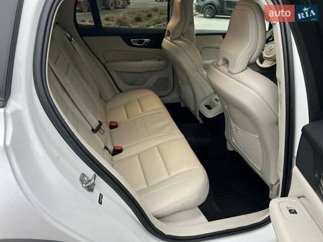 Білий Вольво V60 Cross Country, об'ємом двигуна 1.97 л та пробігом 37 тис. км за 33500 $, фото 11 на Automoto.ua