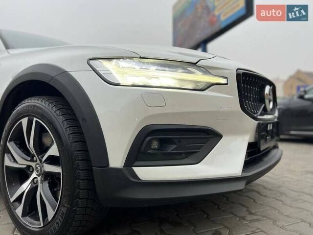 Білий Вольво V60 Cross Country, об'ємом двигуна 1.97 л та пробігом 37 тис. км за 33500 $, фото 35 на Automoto.ua