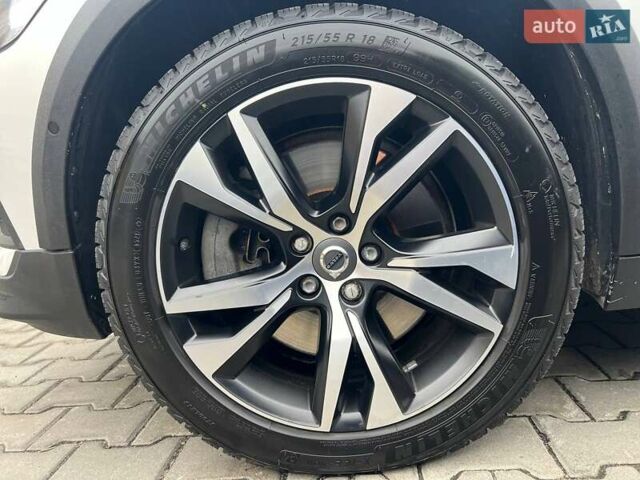 Білий Вольво V60 Cross Country, об'ємом двигуна 1.97 л та пробігом 37 тис. км за 33500 $, фото 10 на Automoto.ua