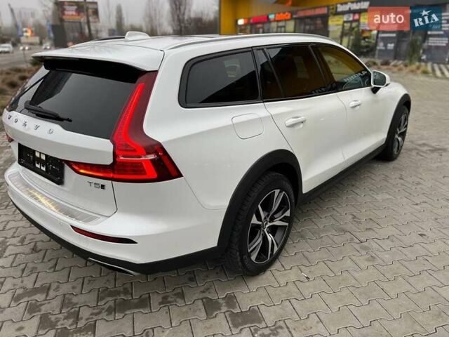Білий Вольво V60 Cross Country, об'ємом двигуна 1.97 л та пробігом 37 тис. км за 33500 $, фото 31 на Automoto.ua