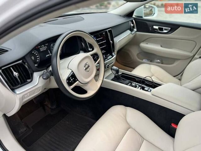 Білий Вольво V60 Cross Country, об'ємом двигуна 1.97 л та пробігом 37 тис. км за 33500 $, фото 23 на Automoto.ua