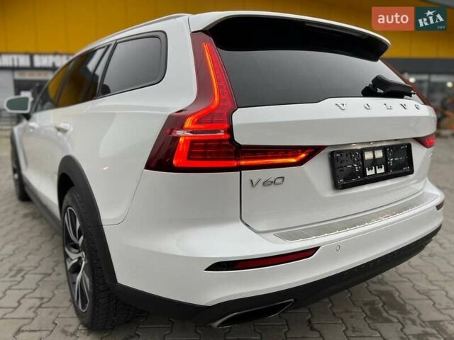 Білий Вольво V60 Cross Country, об'ємом двигуна 1.97 л та пробігом 37 тис. км за 33500 $, фото 28 на Automoto.ua