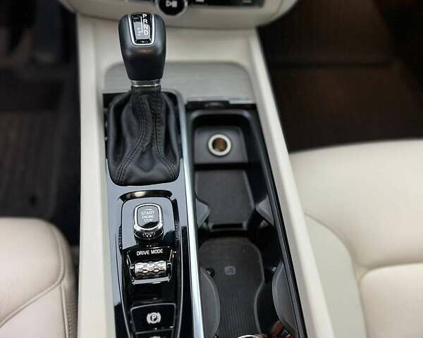 Білий Вольво V60 Cross Country, об'ємом двигуна 1.97 л та пробігом 37 тис. км за 33500 $, фото 18 на Automoto.ua