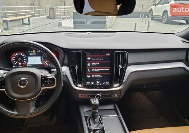 Бежевый Вольво V60 Cross Country, объемом двигателя 1.97 л и пробегом 126 тыс. км за 32500 $, фото 14 на Automoto.ua