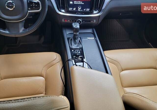 Бежевый Вольво V60 Cross Country, объемом двигателя 1.97 л и пробегом 126 тыс. км за 32500 $, фото 15 на Automoto.ua