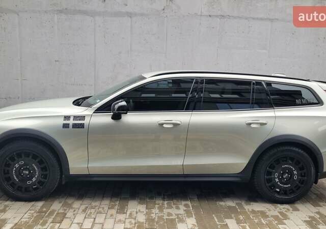 Бежевый Вольво V60 Cross Country, объемом двигателя 1.97 л и пробегом 126 тыс. км за 32500 $, фото 6 на Automoto.ua