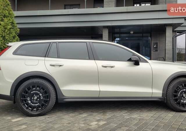 Бежевый Вольво V60 Cross Country, объемом двигателя 1.97 л и пробегом 126 тыс. км за 32500 $, фото 12 на Automoto.ua