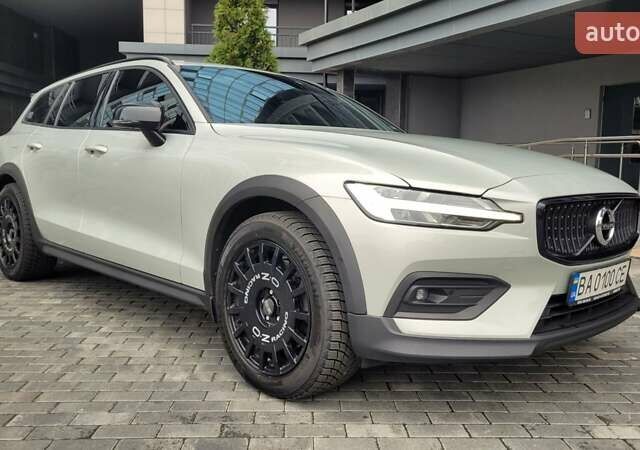 Бежевый Вольво V60 Cross Country, объемом двигателя 1.97 л и пробегом 126 тыс. км за 32500 $, фото 9 на Automoto.ua