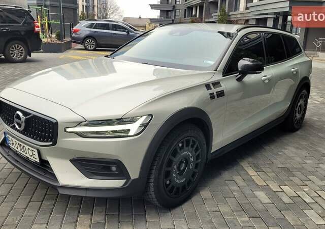 Бежевый Вольво V60 Cross Country, объемом двигателя 1.97 л и пробегом 126 тыс. км за 32500 $, фото 3 на Automoto.ua