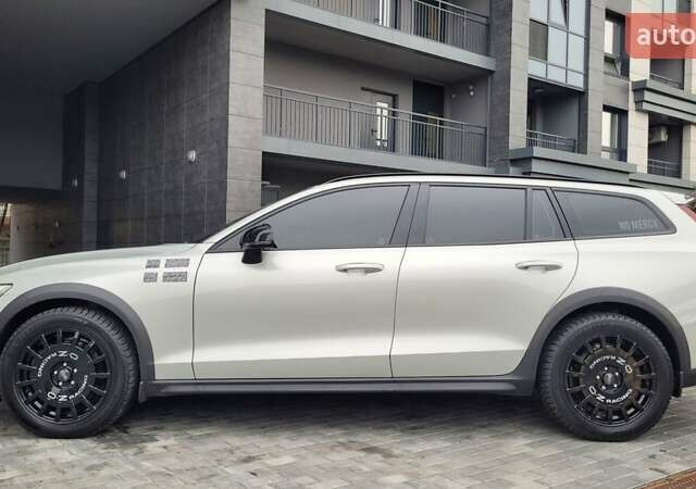 Бежевый Вольво V60 Cross Country, объемом двигателя 1.97 л и пробегом 126 тыс. км за 32500 $, фото 18 на Automoto.ua