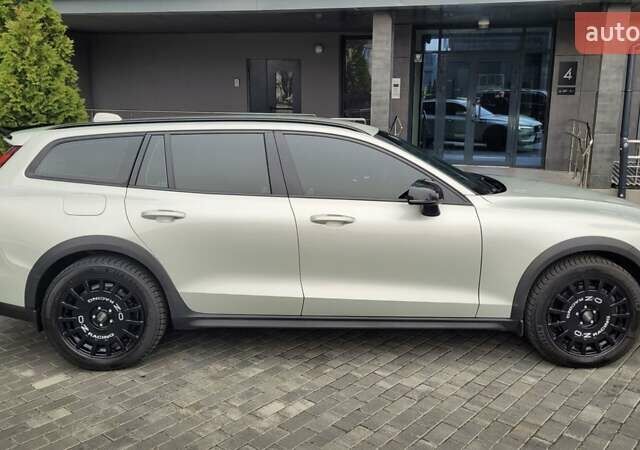 Бежевый Вольво V60 Cross Country, объемом двигателя 1.97 л и пробегом 126 тыс. км за 32500 $, фото 11 на Automoto.ua