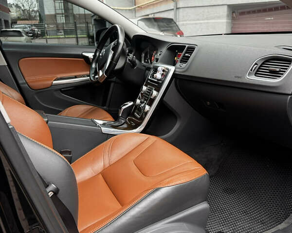 Черный Вольво V60 Cross Country, объемом двигателя 2.5 л и пробегом 168 тыс. км за 14499 $, фото 48 на Automoto.ua