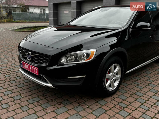 Черный Вольво V60 Cross Country, объемом двигателя 2.5 л и пробегом 168 тыс. км за 14499 $, фото 1 на Automoto.ua